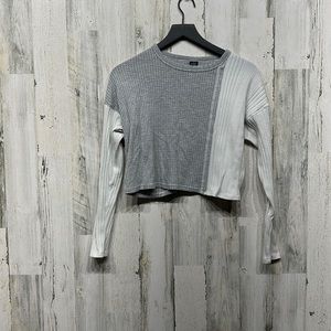 Wild Fable Womens white and grey cropped top- Size XS great condition!